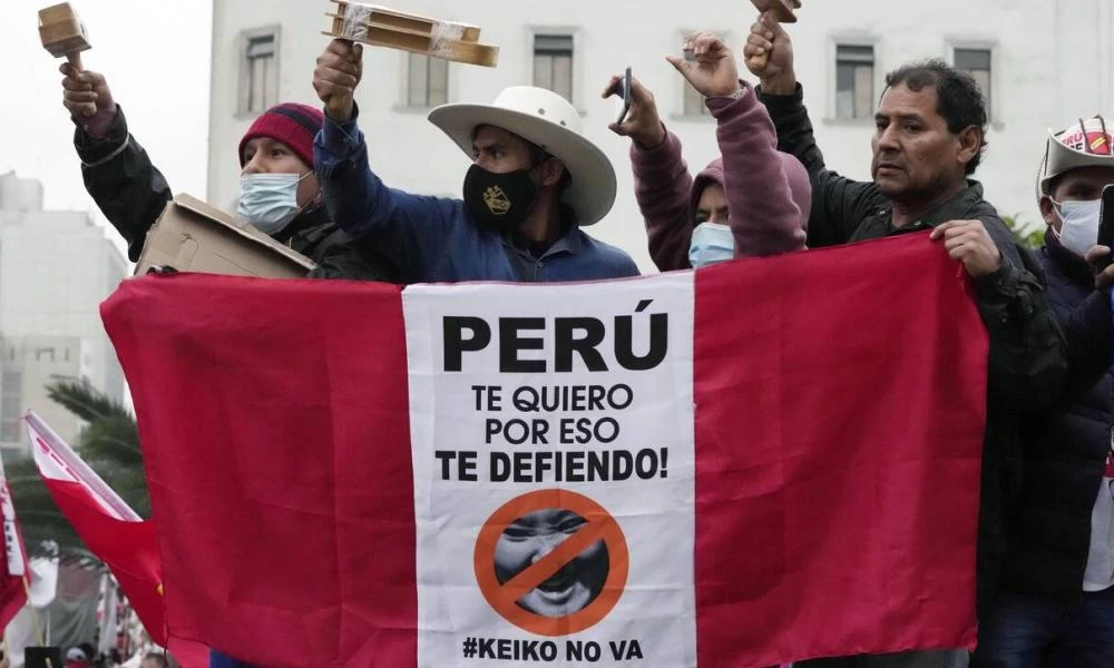 Περού: Πέρασε ένας μήνας από τις εκλογές και ακόμα δεν έχει πρόεδρο